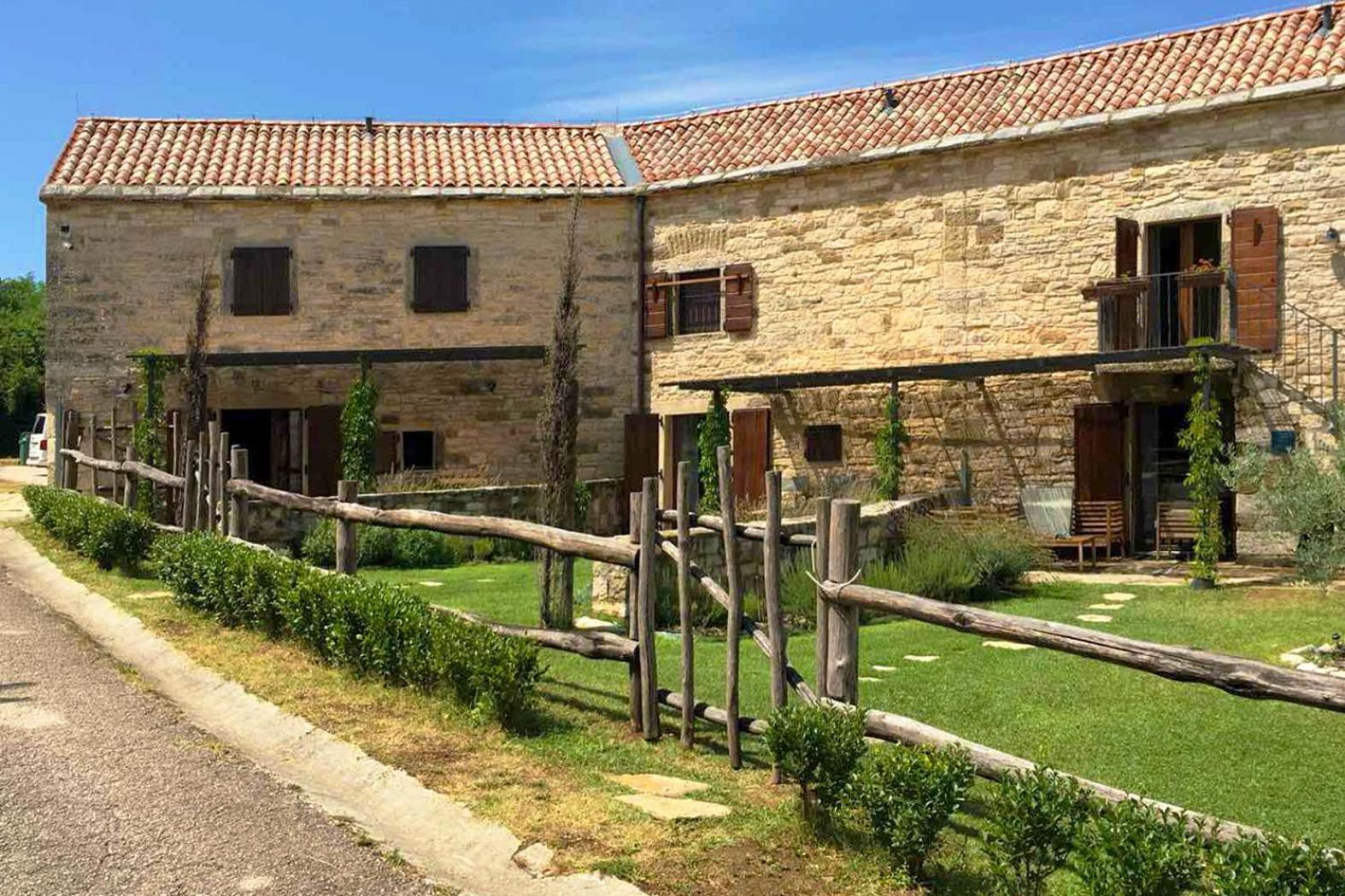 Villas Martincici With Large Pool Groznjan Exterior photo