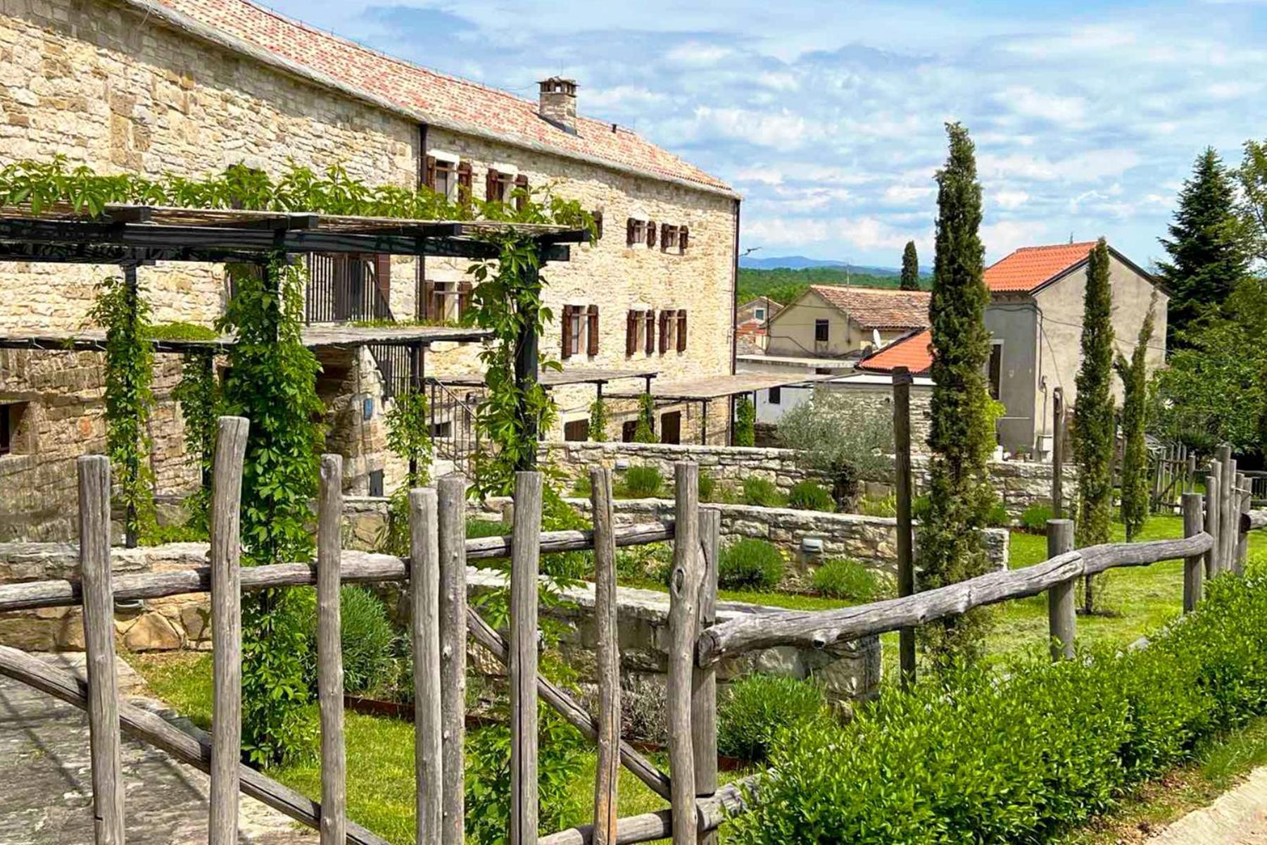 Villas Martincici With Large Pool Groznjan Exterior photo